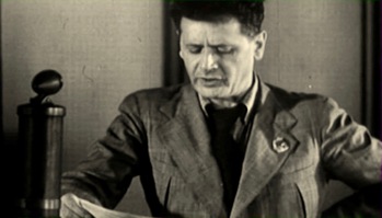 Peretz Markish lisant son appel, en 1941, au sein du Comité juif antifasciste